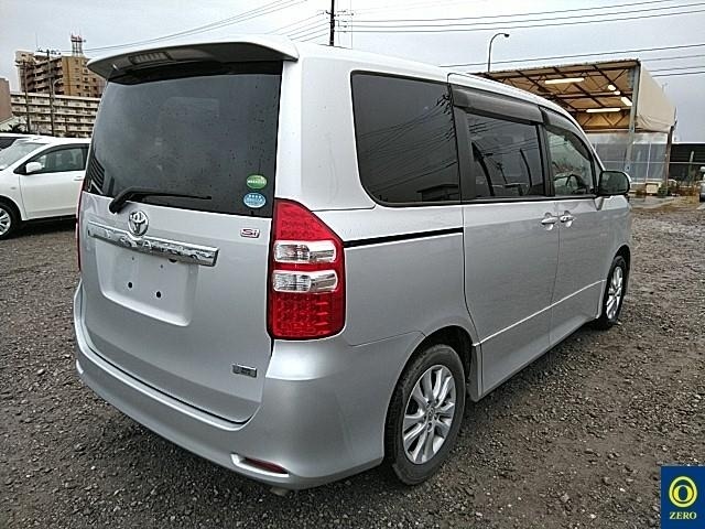 2013 TOYOTA NOAH SI